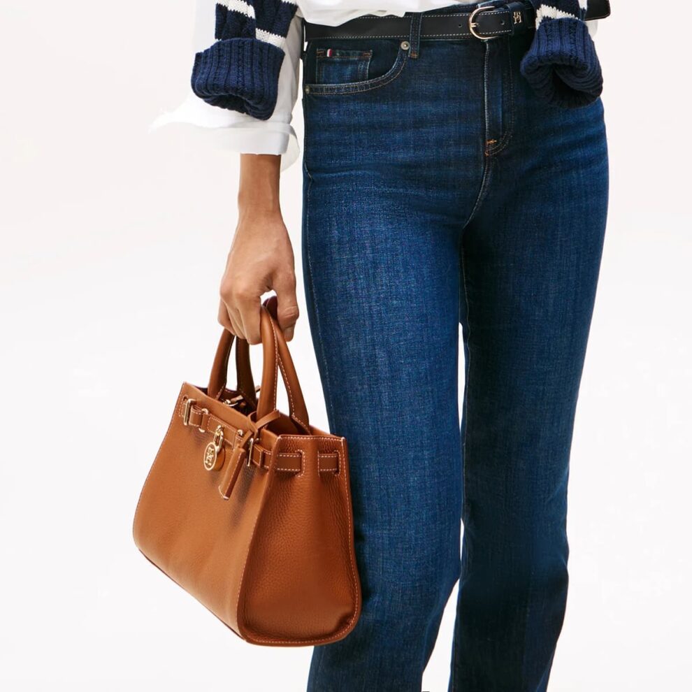 حقيبة كتف نسائية بنية اللون من تومي هيلفيغر Aw0Aw17188