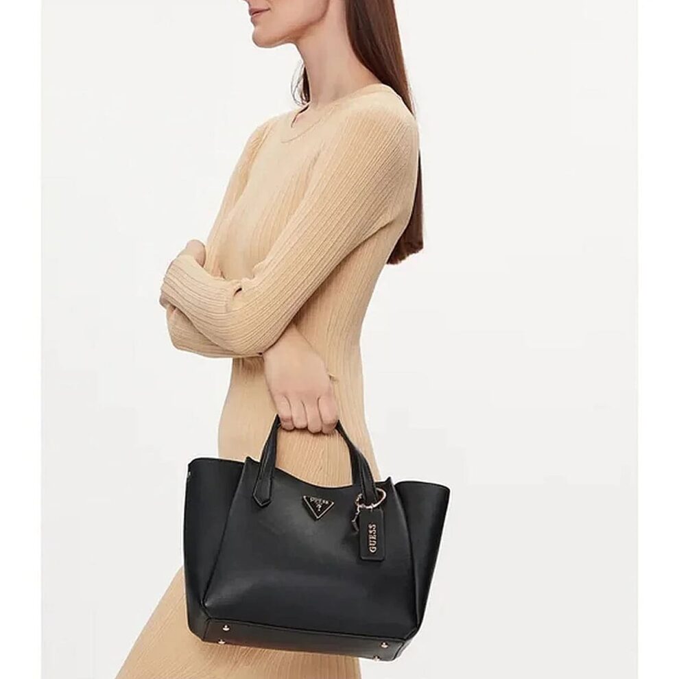 حقيبة كتف نسائية سوداء من جيس Guess ، موديل HWVG9309060