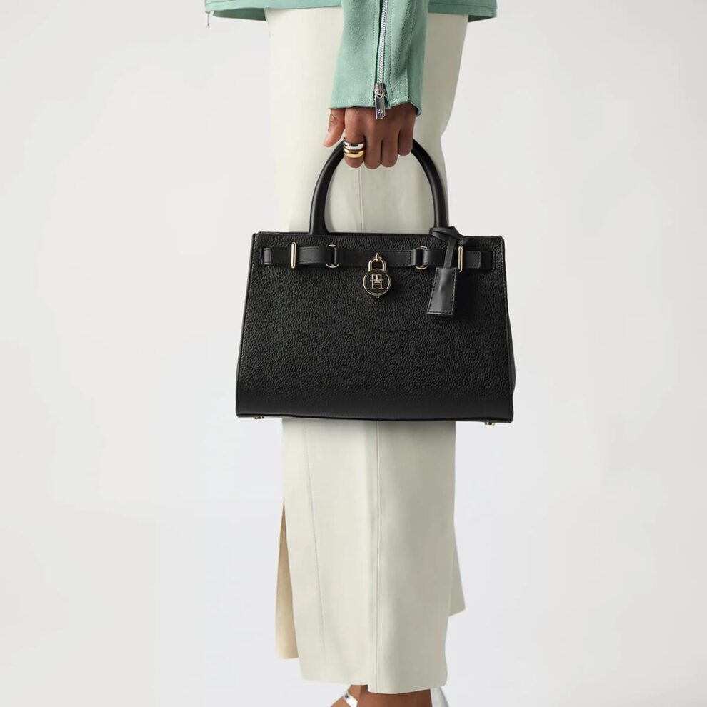 حقيبة كتف نسائية سوداء من تومي هيلفيغر Aw0Aw17926