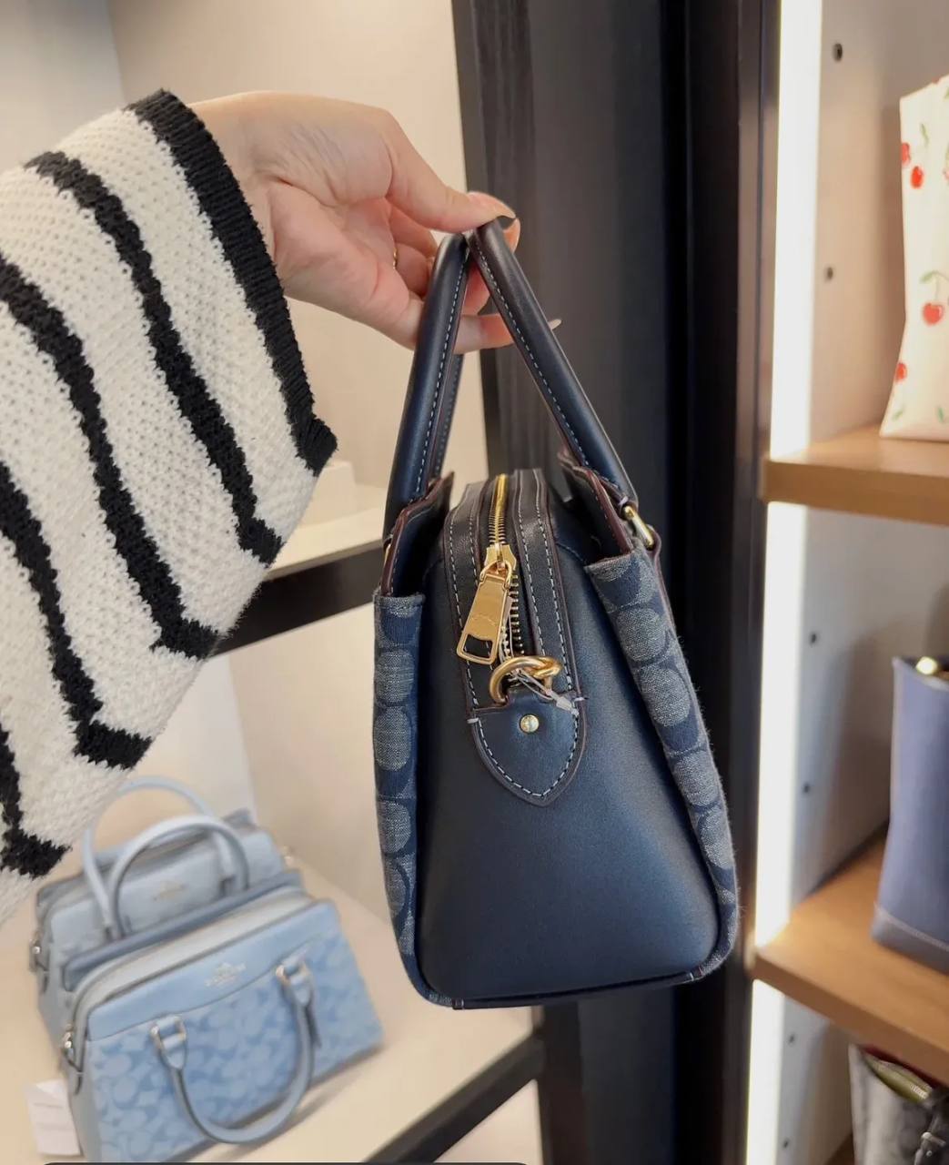 شنطة Coach Signature Jacquard – لون أزرق أنيق(original)