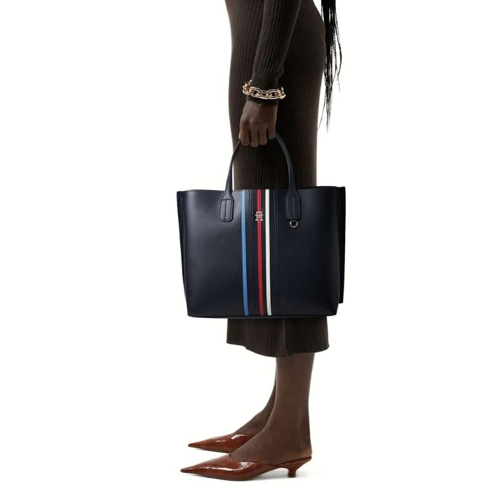 حقيبة كتف نسائية سوداء من تومي هيلفيغر Aw0Aw16409
