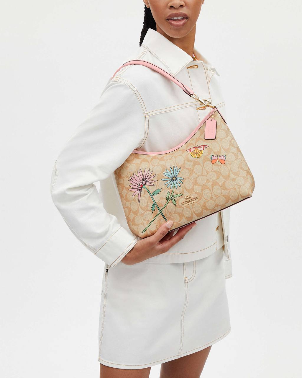 حقيبة "كوتش" (Coach) هوبو - تصميم Signature Canvas بنقشة الزهور والفراشات المميزة