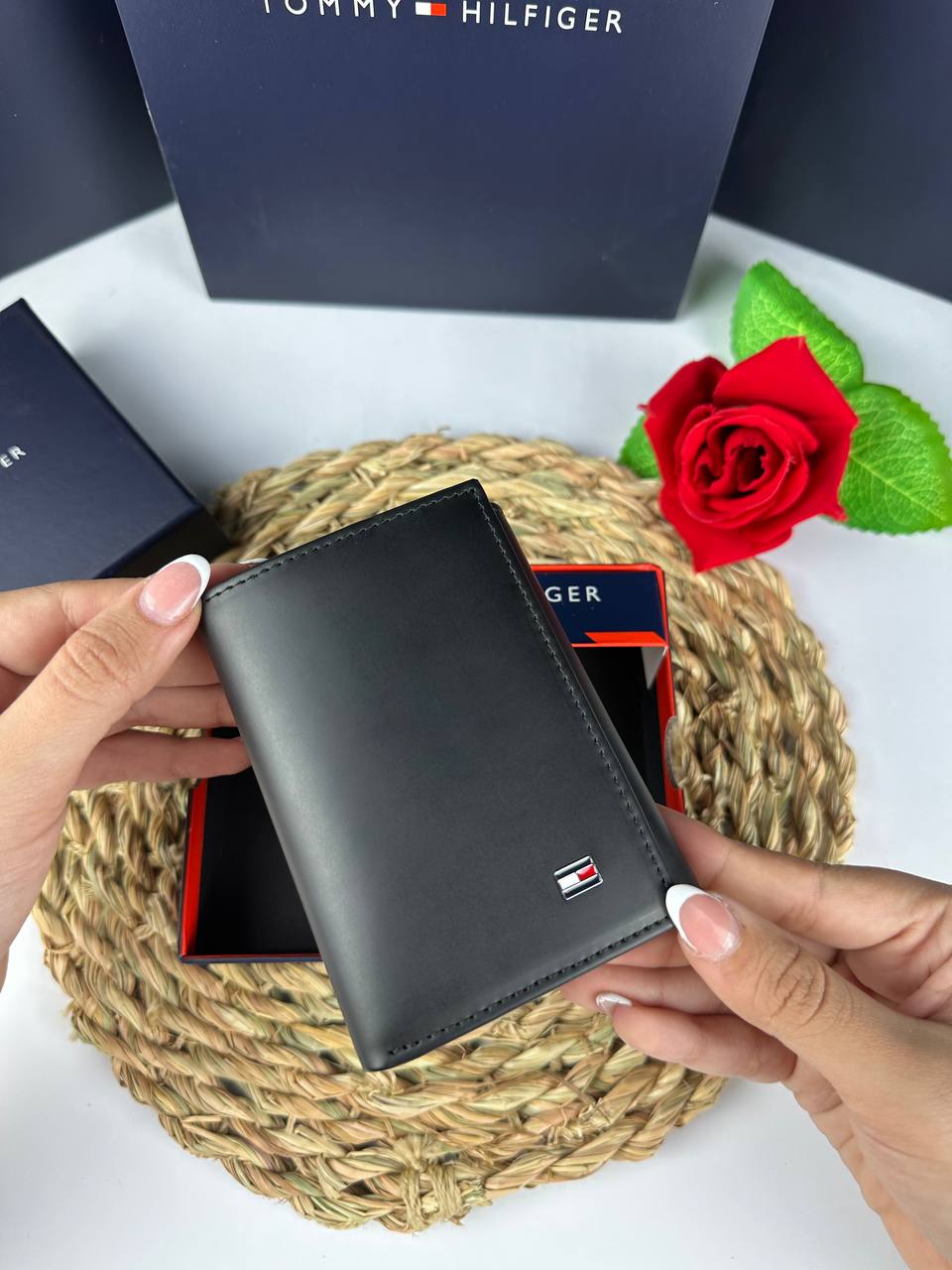 محفظة تومي هيلفيغر (Tommy Hilfiger) الرجالية - Trifold Wallet