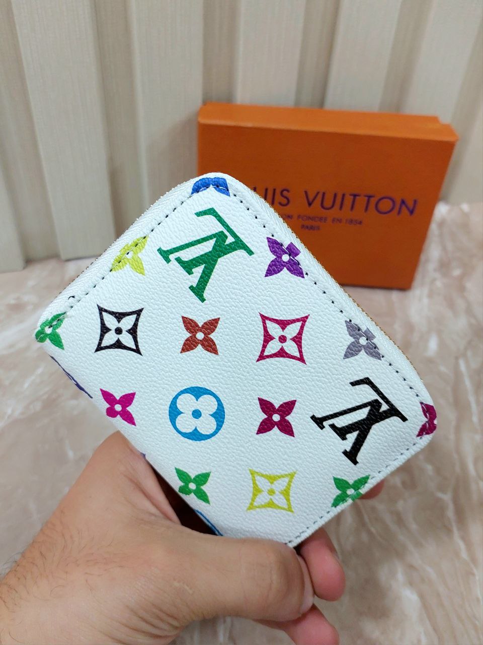 محفظة حريمي من Louis Vuitton