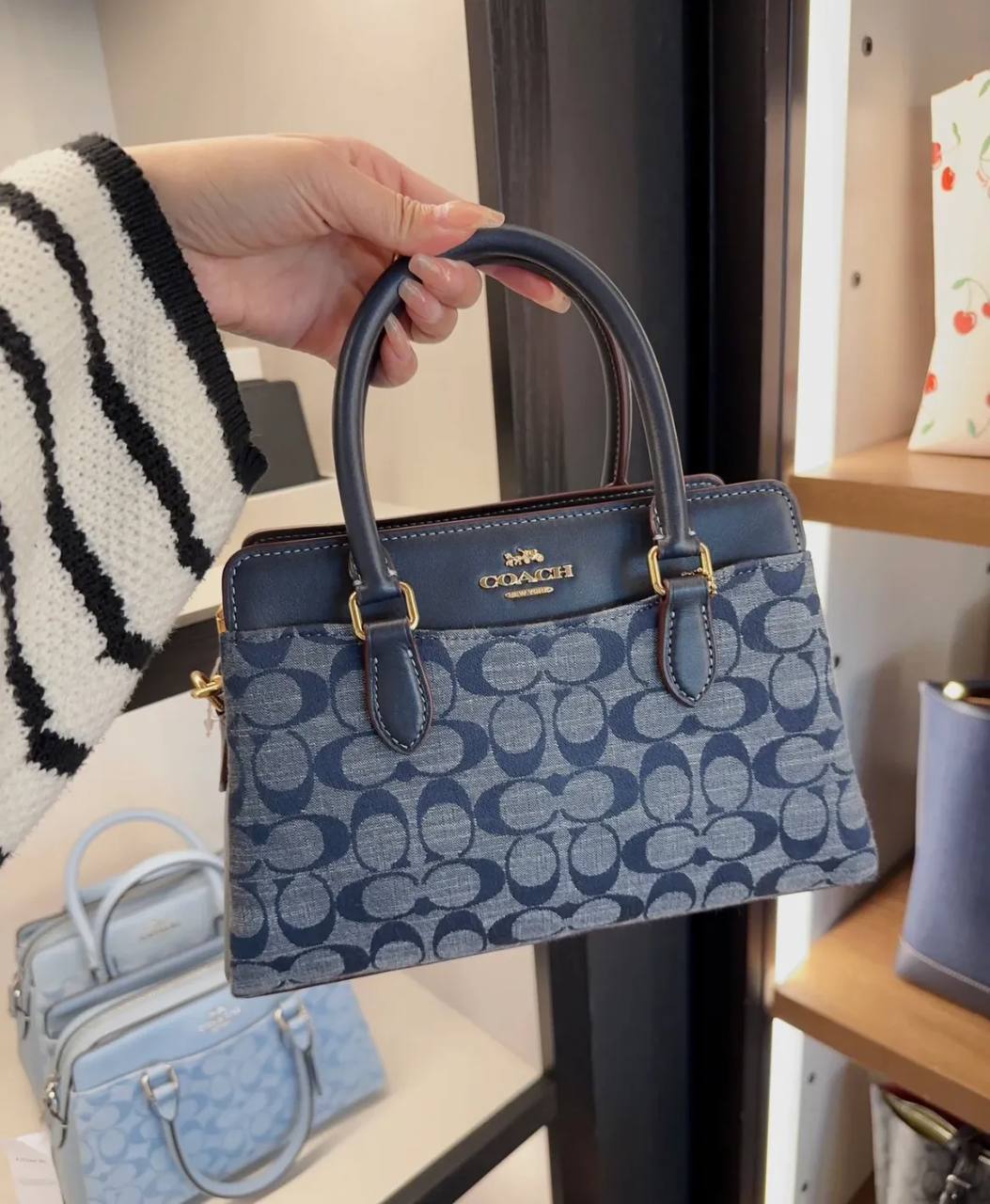 شنطة Coach Signature Jacquard – لون أزرق أنيق(original)