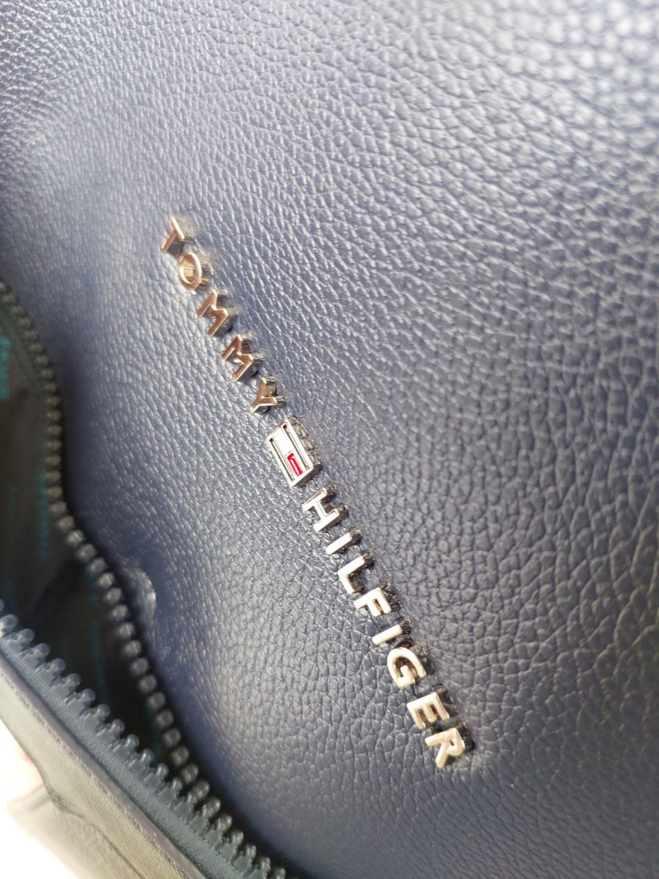 شنطة ظهر تومي هيلفيغر رجالي - جلد فاخر | Tommy Hilfiger Backpack