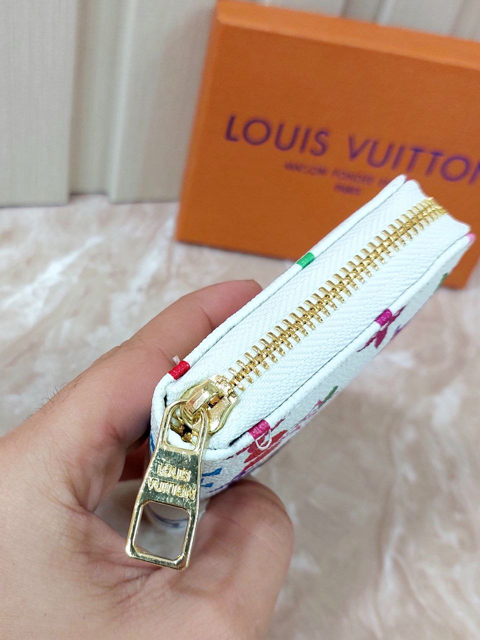 محفظة حريمي من Louis Vuitton