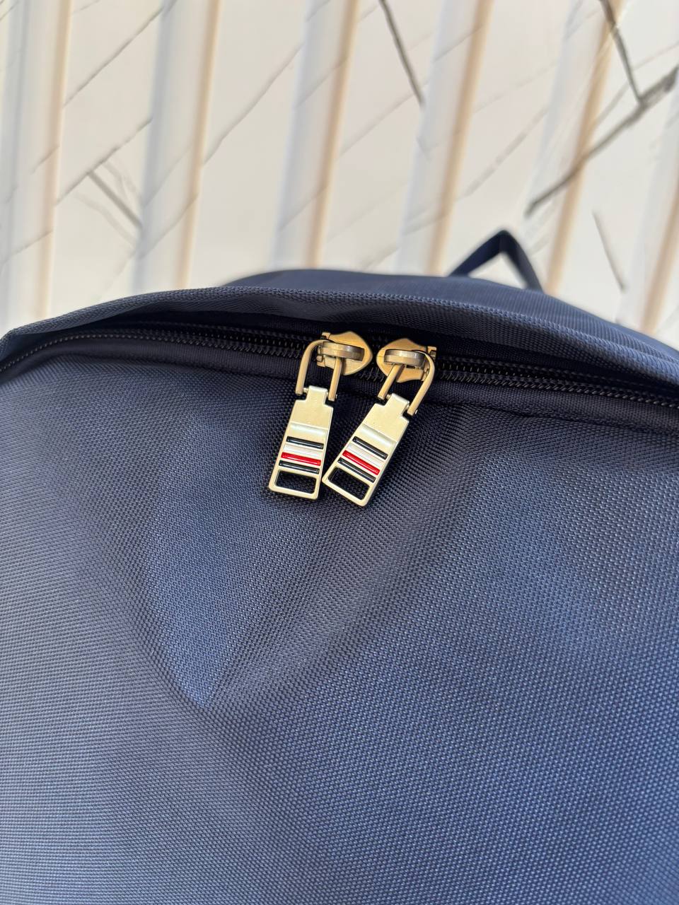 حقيبة ظهر تومي هيلفيغر (Tommy Hilfiger Backpack) - تصميم عصري وأنيق