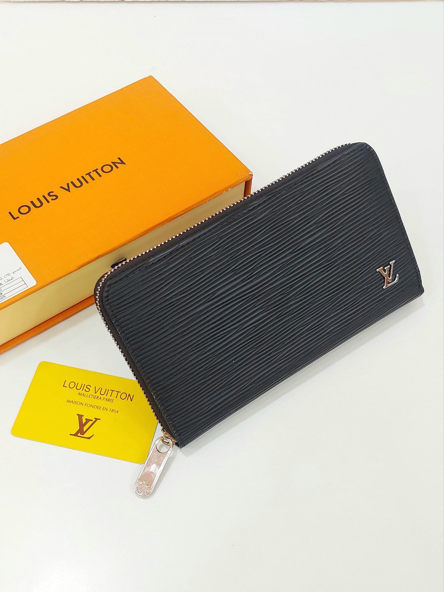 محفظة لويس فيتون (Louis Vuitton)