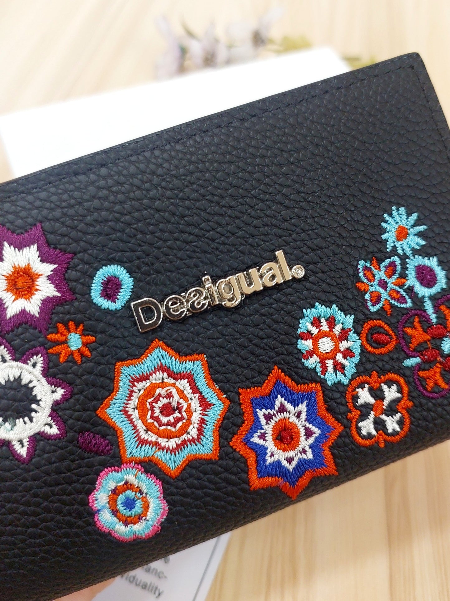 محفظة Desigual الفاخرة