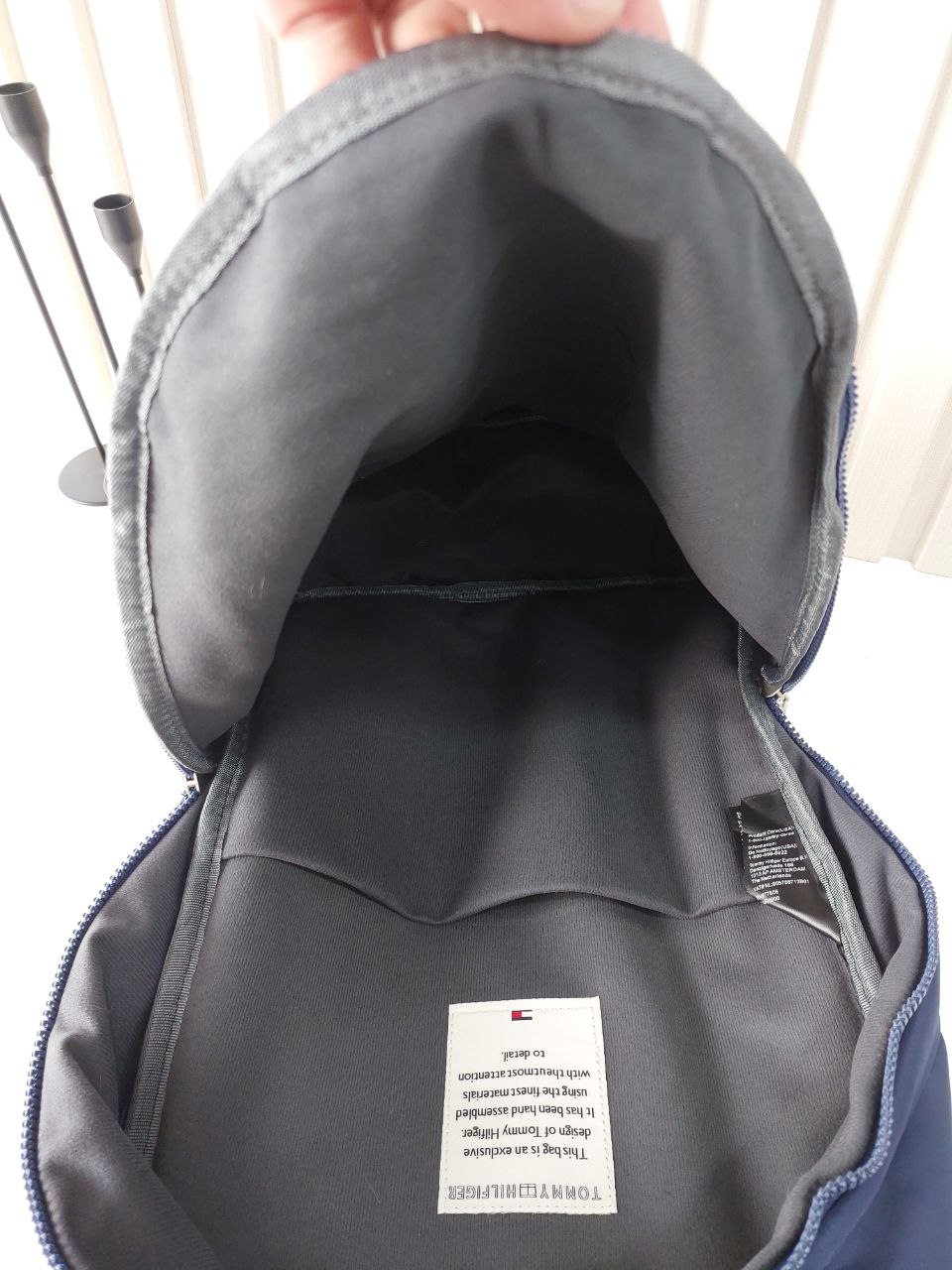 حقيبة ظهر تومي (Tommy Backpack) عصرية وعملية