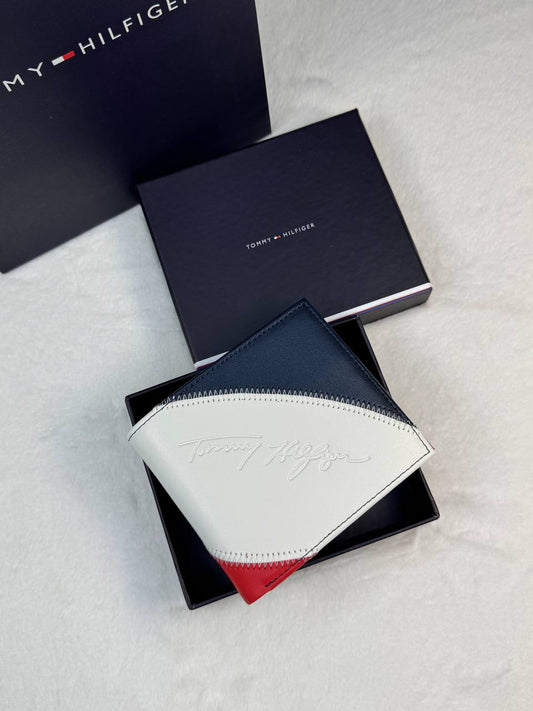محفظة تومي هيلفيغر (Tommy Hilfiger) - تصميم ثلاثي الألوان "Flag Collection"
