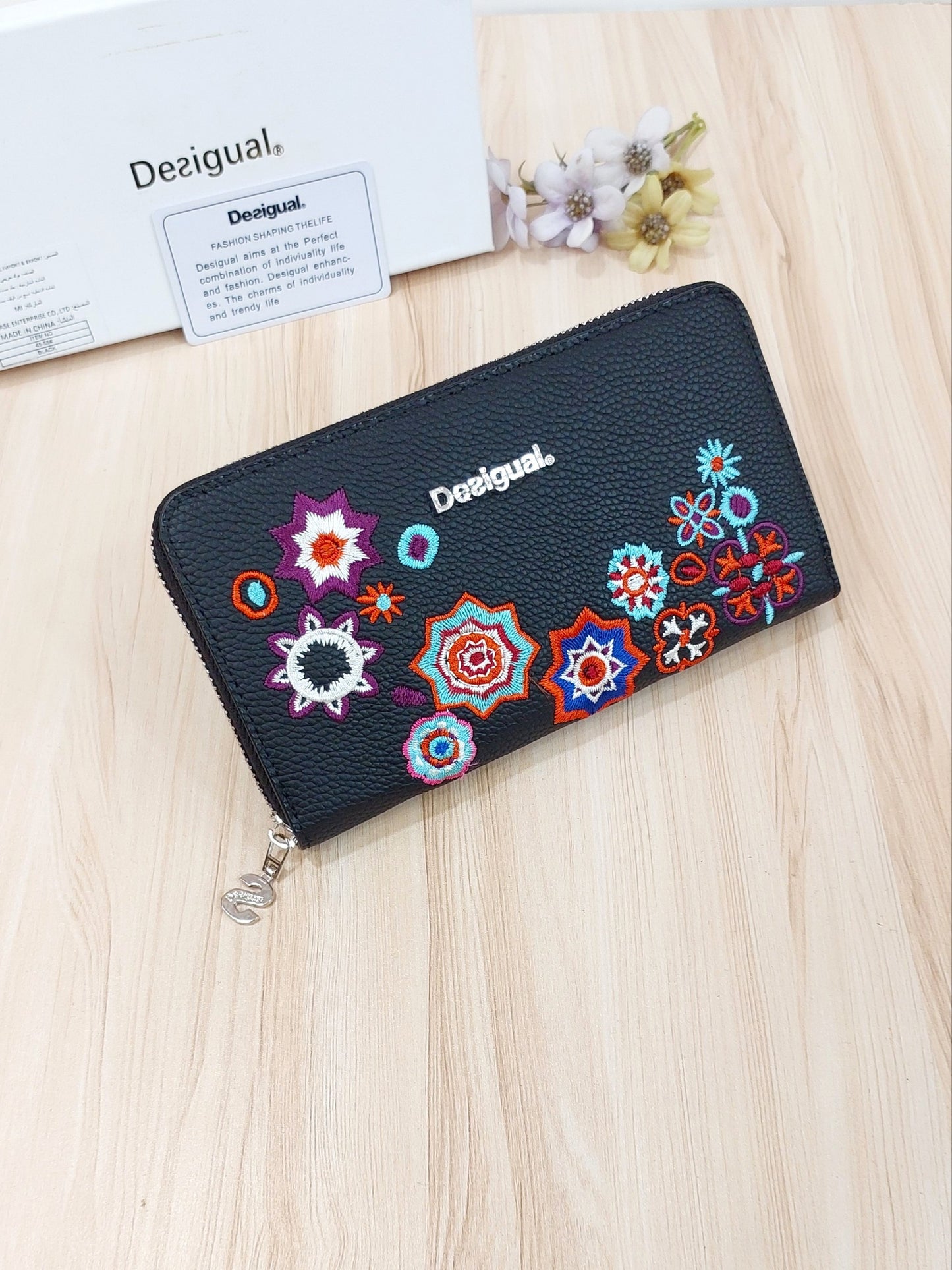 محفظة Desigual الطويلة الفاخرة