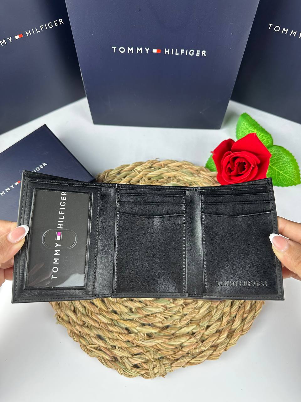 محفظة تومي هيلفيغر (Tommy Hilfiger) الرجالية - Trifold Wallet
