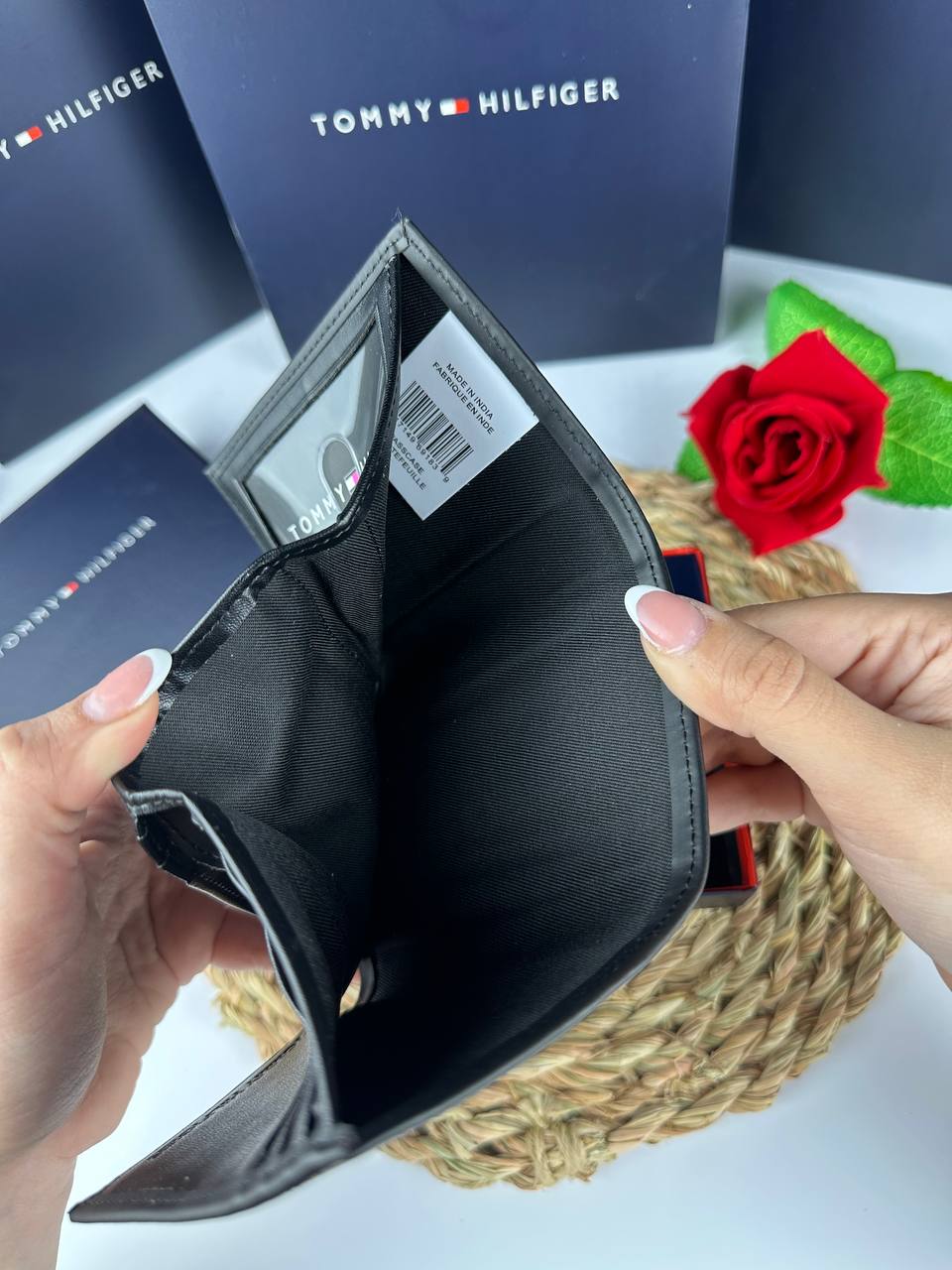 محفظة تومي هيلفيغر (Tommy Hilfiger) الرجالية - Trifold Wallet