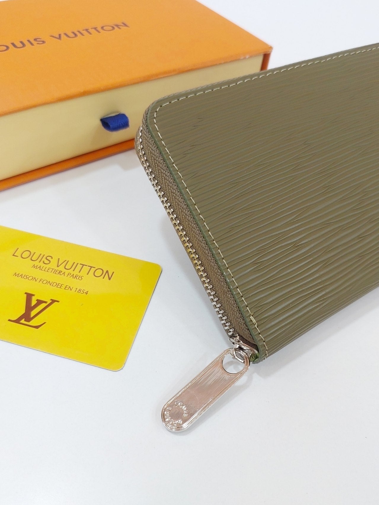 محفظة لويس فيتون (Louis Vuitton)