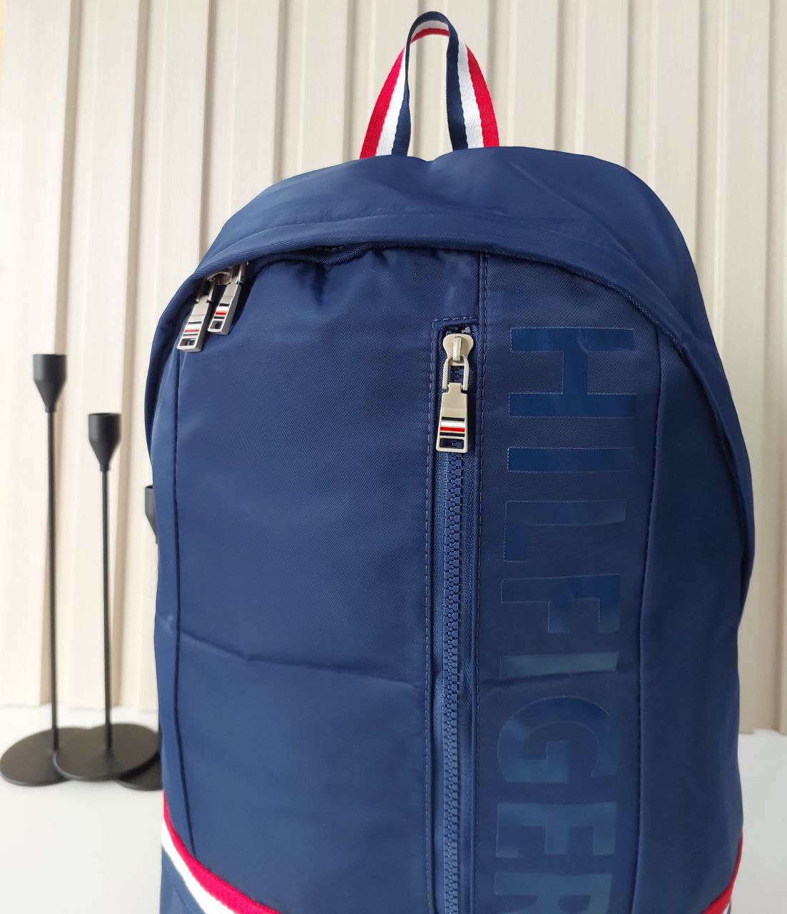 حقيبة ظهر تومي (Tommy Backpack) عصرية وعملية