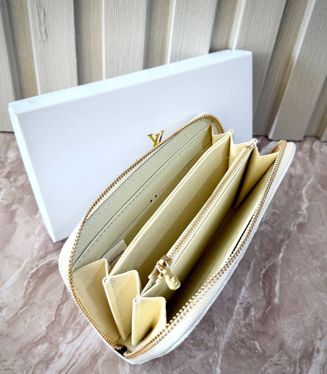 محفظة نسائية طويلة بسحاب فاخرة من Louis Vuitton