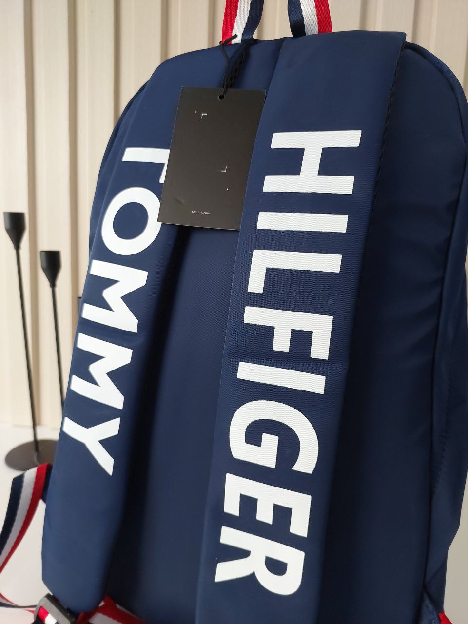 حقيبة ظهر تومي (Tommy Backpack) عصرية وعملية