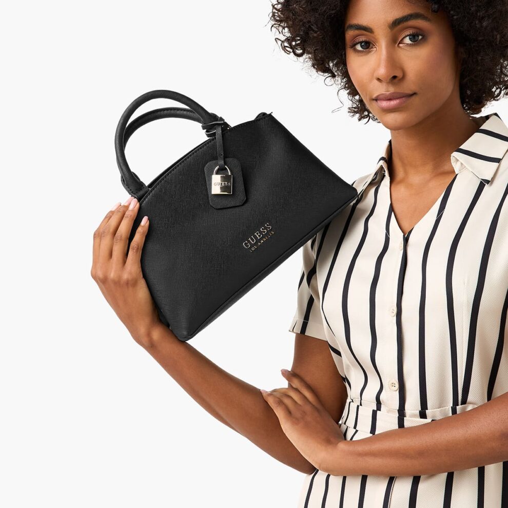 حقيبة يد نسائية سوداء من جيس Guess ، موديل SA917706