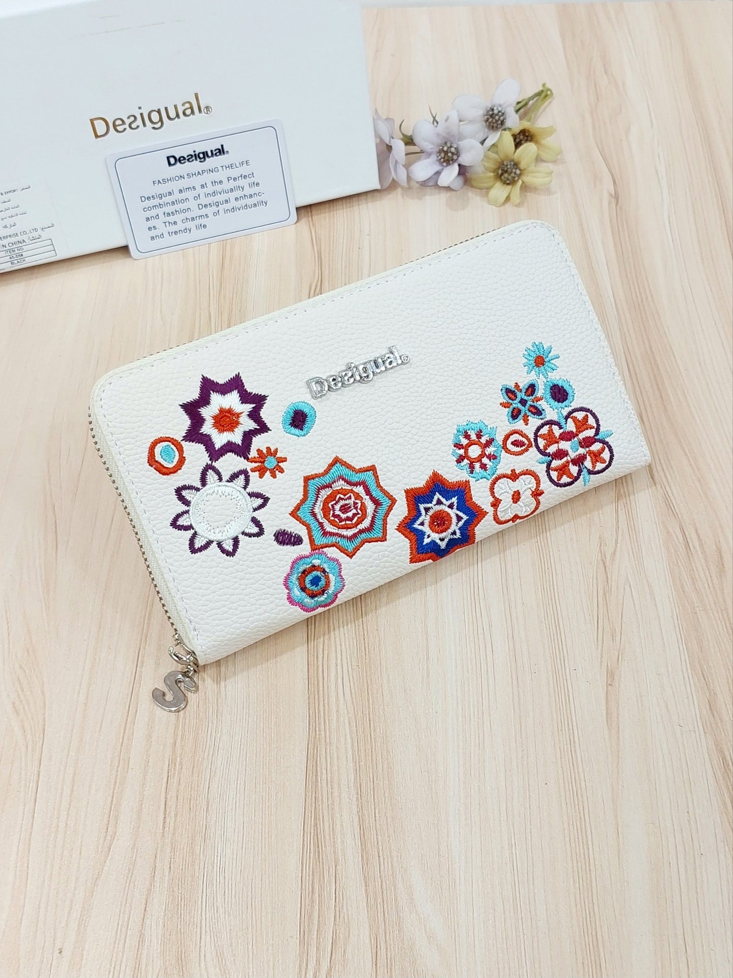 محفظة Desigual الطويلة الفاخرة