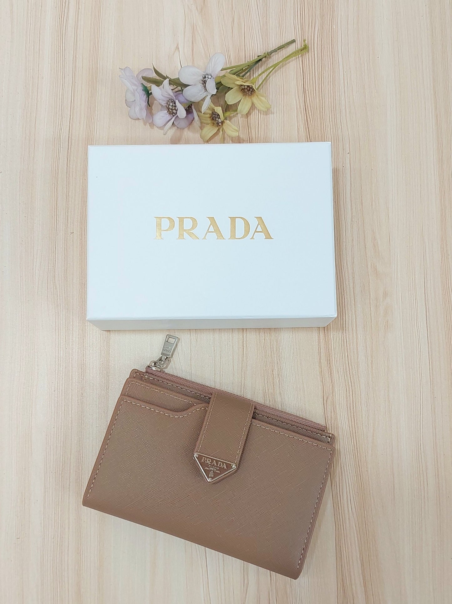 محفظة برادا (PRADA) النسائية