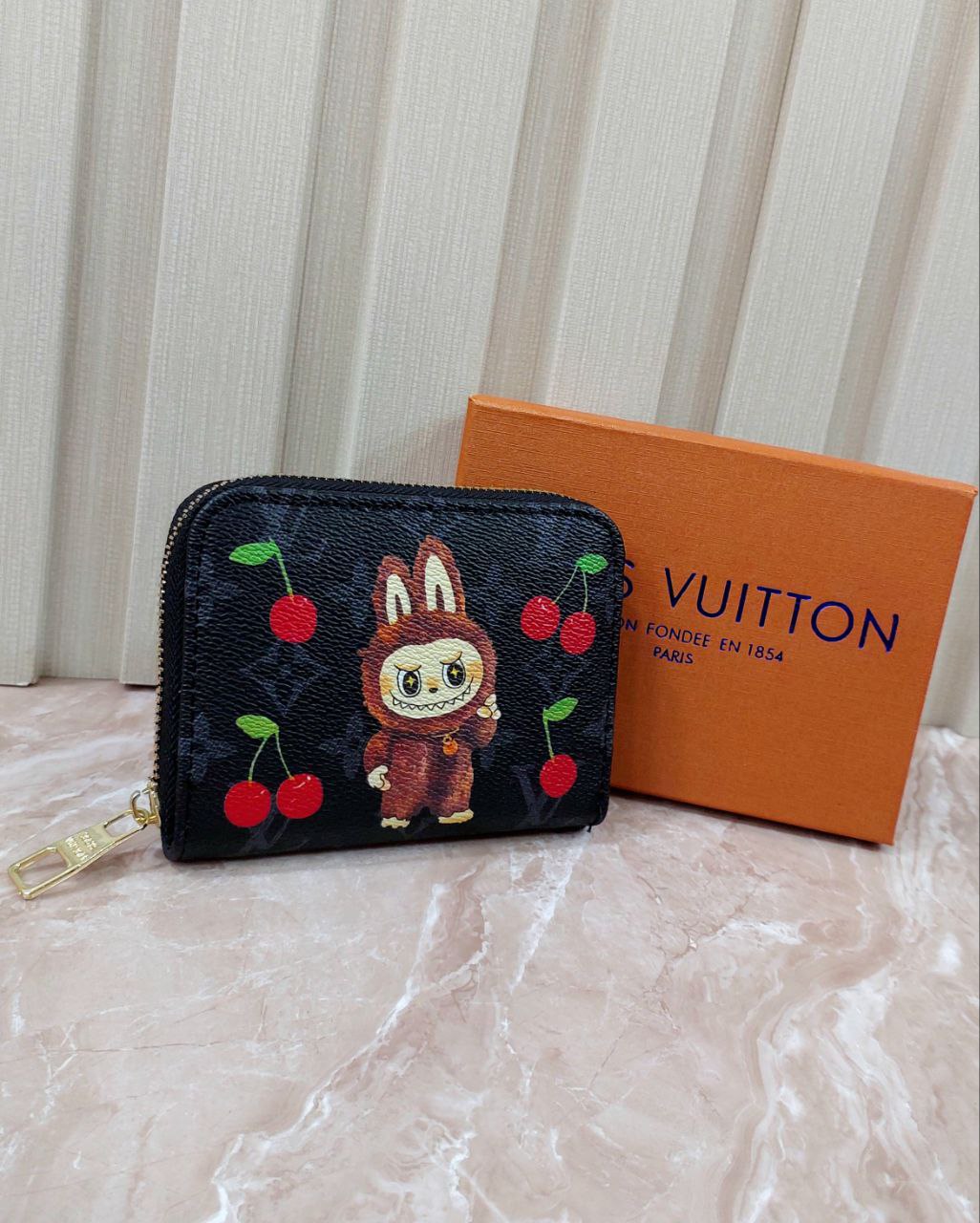 محفظة حريمي من Louis Vuitton