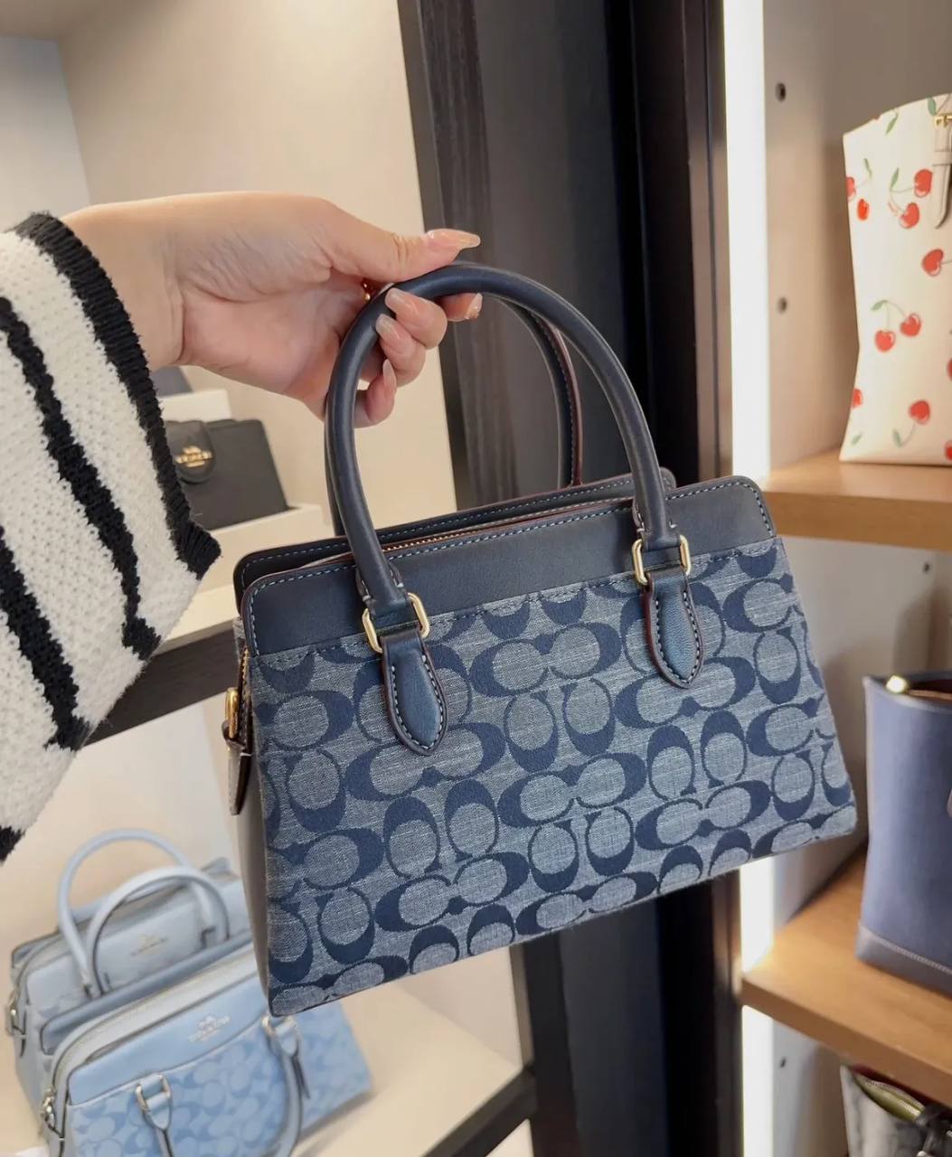 شنطة Coach Signature Jacquard – لون أزرق أنيق(original)