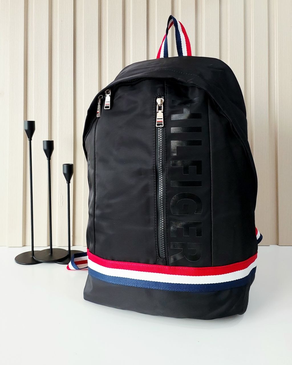حقيبة ظهر تومي (Tommy Backpack) عصرية وعملية
