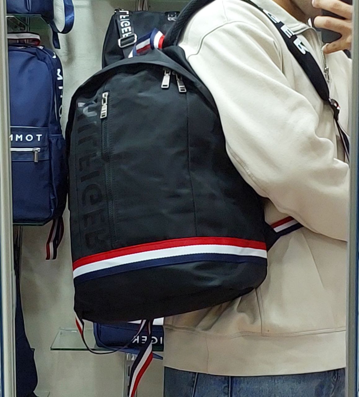 حقيبة ظهر تومي (Tommy Backpack) عصرية وعملية
