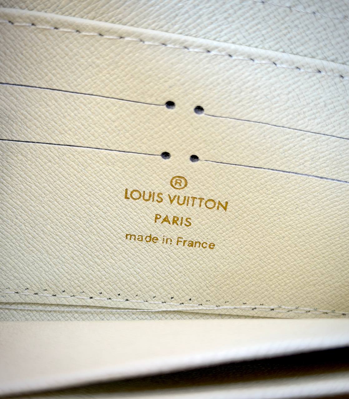محفظة نسائية طويلة بسحاب فاخرة من Louis Vuitton