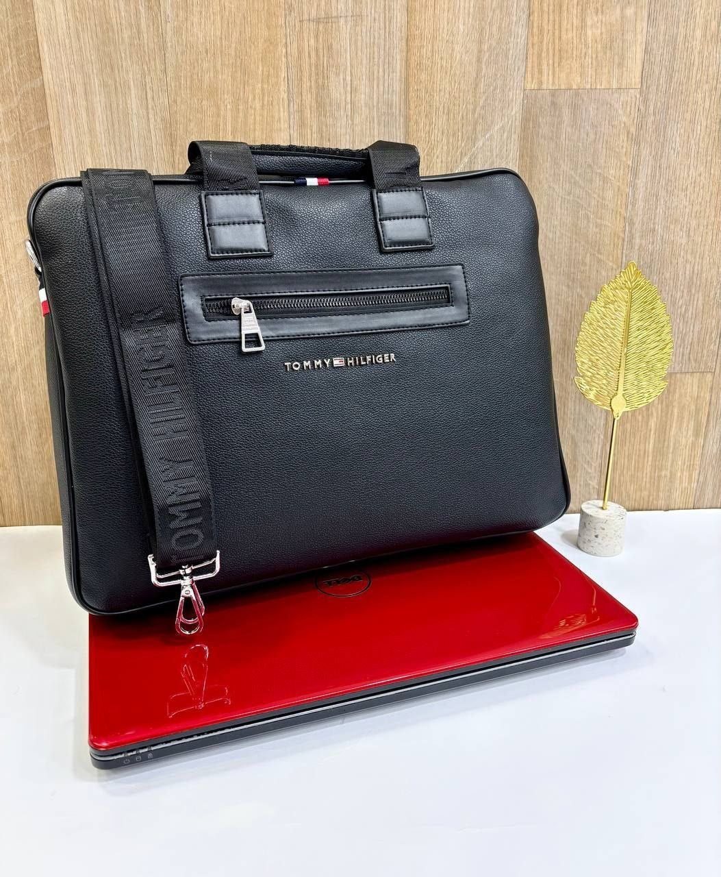 شنطة لاب توب ورجال أعمال عصرية بتصميم أنيق من TOMMY HILFIGER