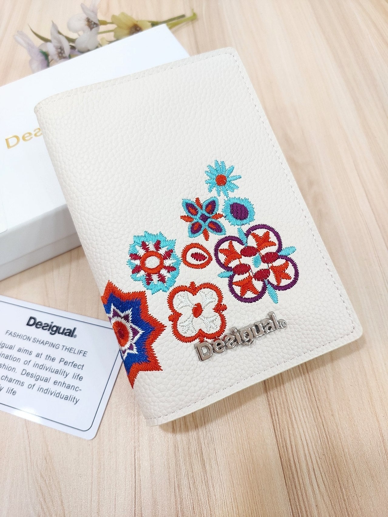 محفظة ديزيجوال (Desigual) العصرية