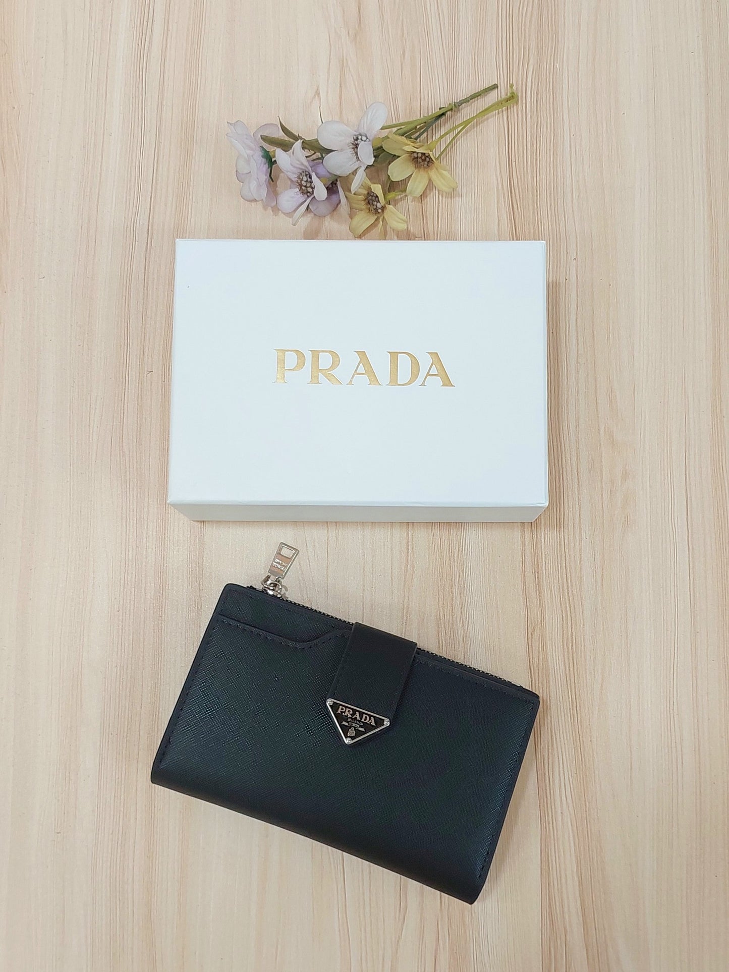 محفظة برادا (PRADA) النسائية