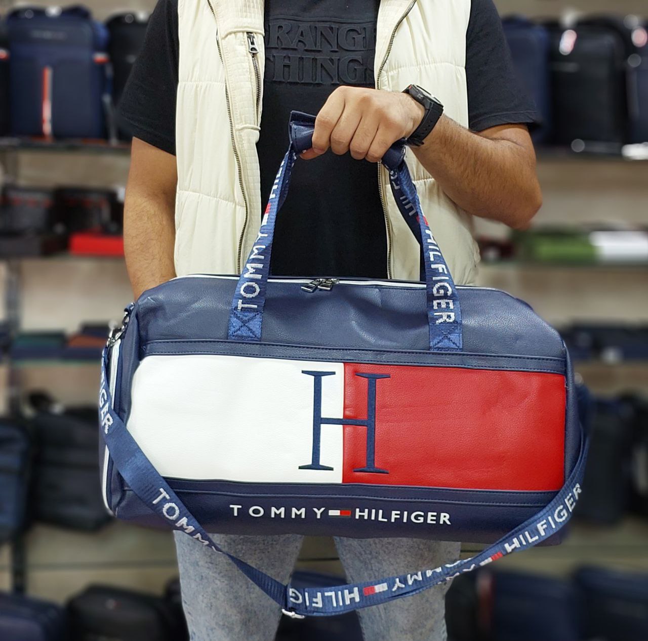 شنطة سفر ورجال أعمال فاخرة بتصميم ميرورأوريجينال من TOMMY HILFIGER