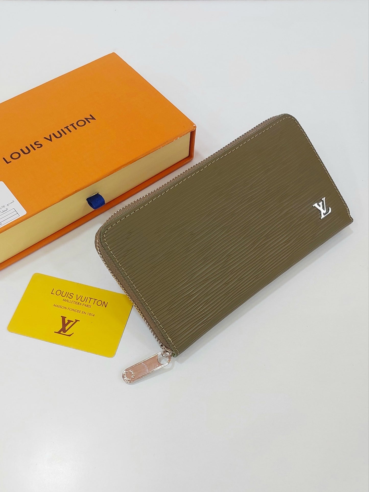 محفظة لويس فيتون (Louis Vuitton)