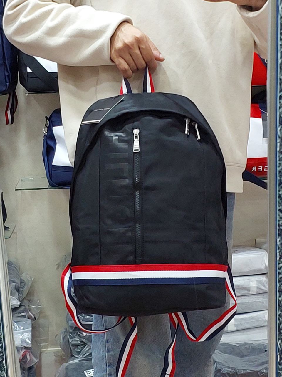 حقيبة ظهر تومي (Tommy Backpack) عصرية وعملية