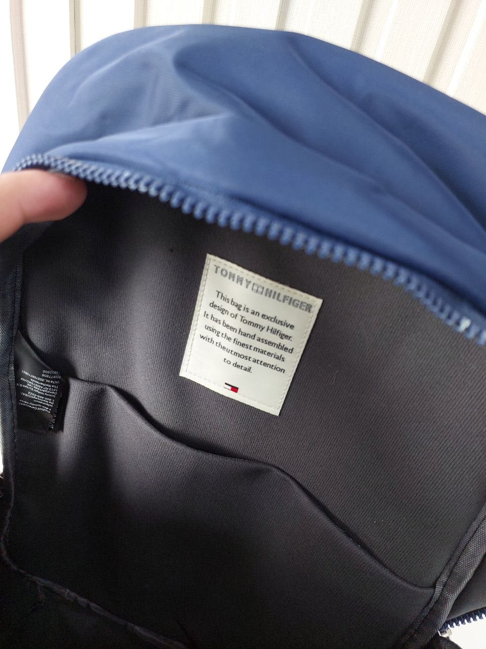 حقيبة ظهر تومي (Tommy Backpack) عصرية وعملية