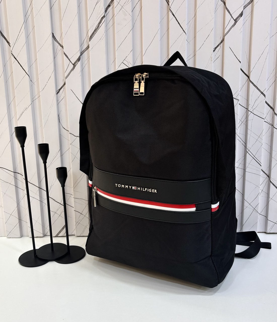 حقيبة ظهر تومي هيلفيغر (Tommy Hilfiger Backpack) - تصميم عصري وأنيق