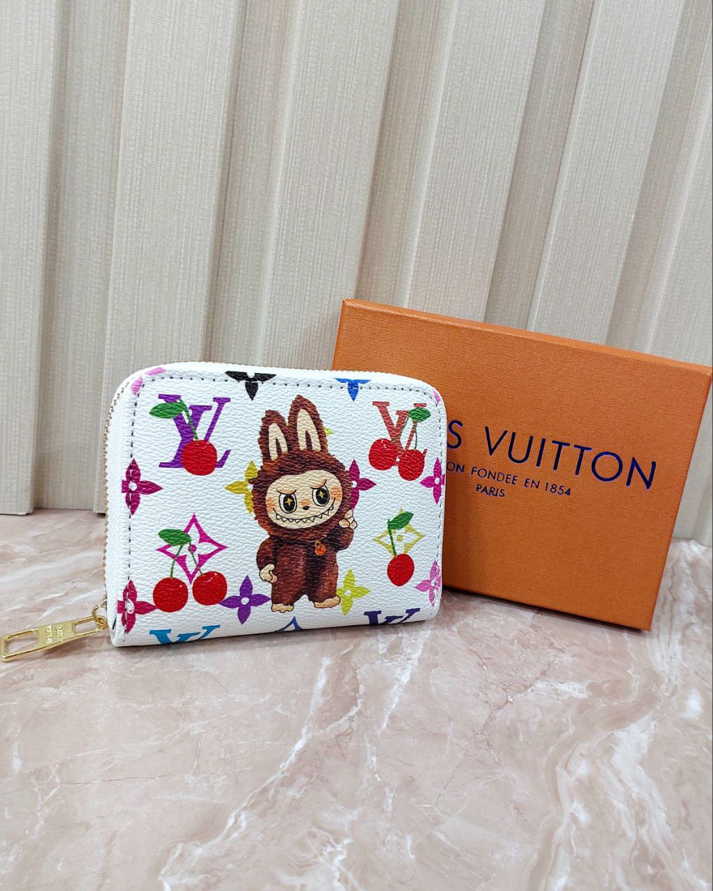 محفظة حريمي من Louis Vuitton