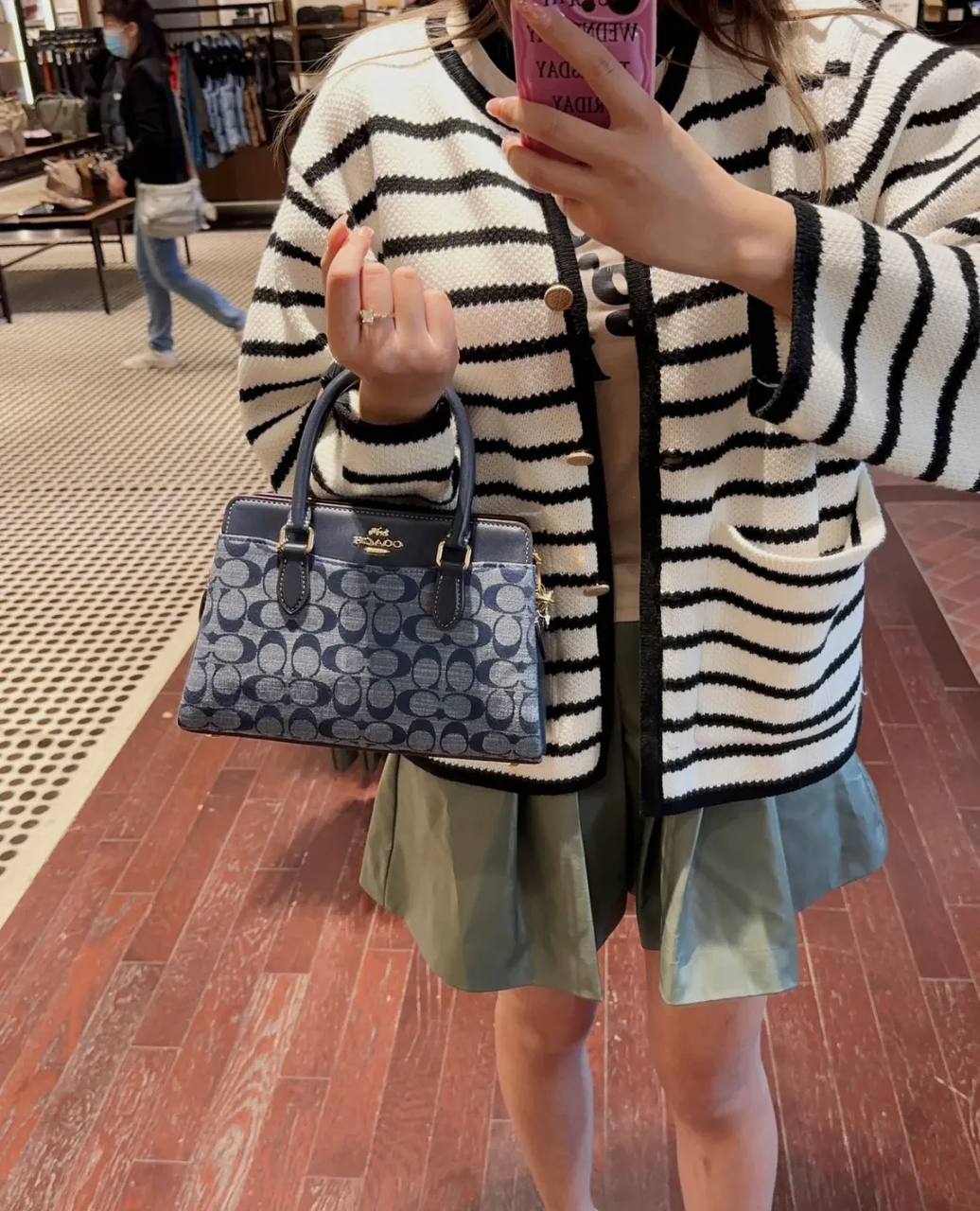 شنطة Coach Signature Jacquard – لون أزرق أنيق(original)