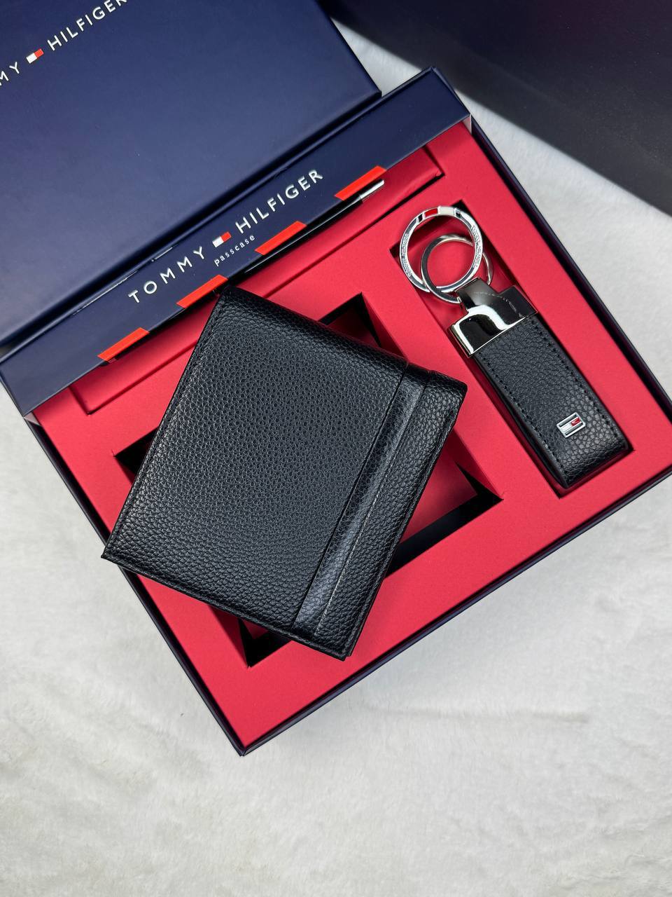 Tommy Hilfiger Men’s 3-Piece Executive Set: Leather Wallet, Keychain & Premium Pen