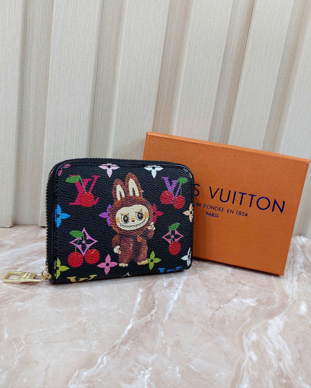 محفظة حريمي من Louis Vuitton