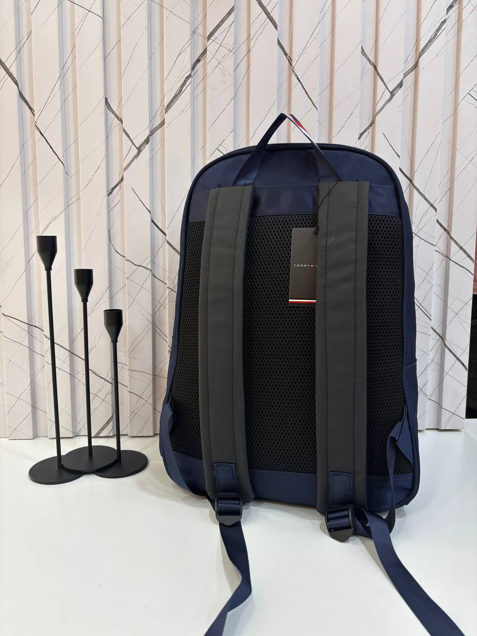 حقيبة ظهر تومي هيلفيغر (Tommy Hilfiger Backpack) - تصميم عصري وأنيق